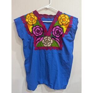Vibrant royal blue sleeveless floral embroidered blouse size M (19" pit to pit)